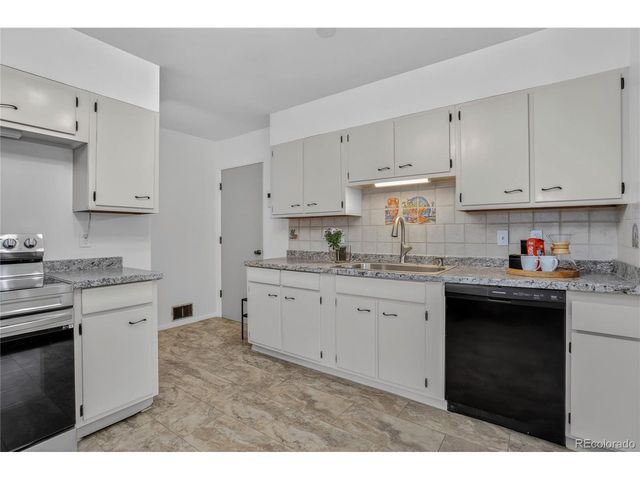 599 S Swadley St, Lakewood, CO 80228