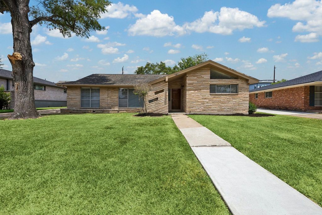 4126 Martinshire Drive, Houston, TX 77025