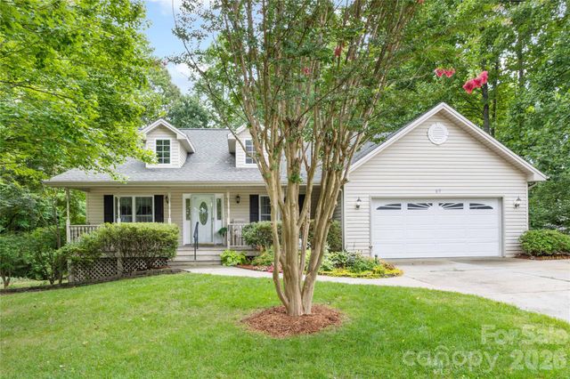 69 Red Cedar Drive, Hendersonville, NC 28792