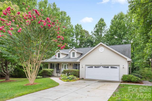 69 Red Cedar Drive, Hendersonville, NC 28792