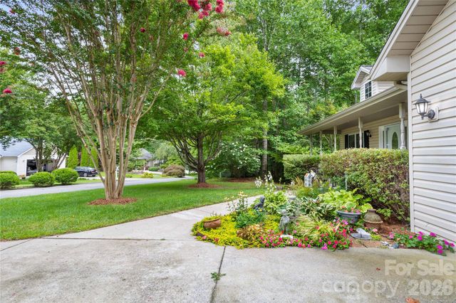 69 Red Cedar Drive, Hendersonville, NC 28792