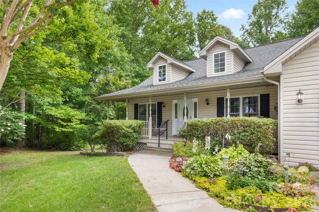 69 Red Cedar Drive, Hendersonville, NC 28792