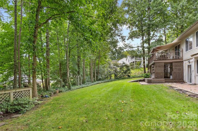 69 Red Cedar Drive, Hendersonville, NC 28792
