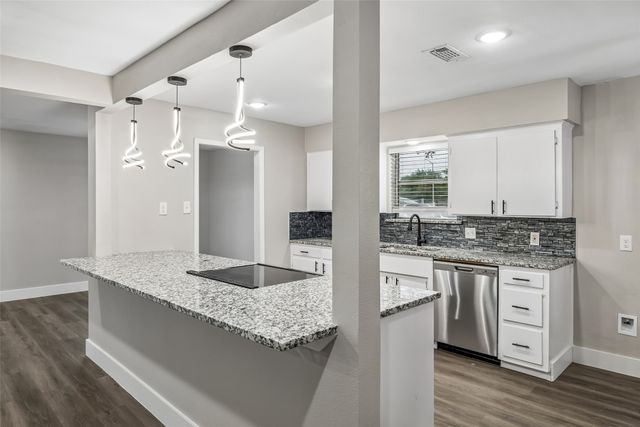 1702 Northcrest Drive, Arlington, TX 76012