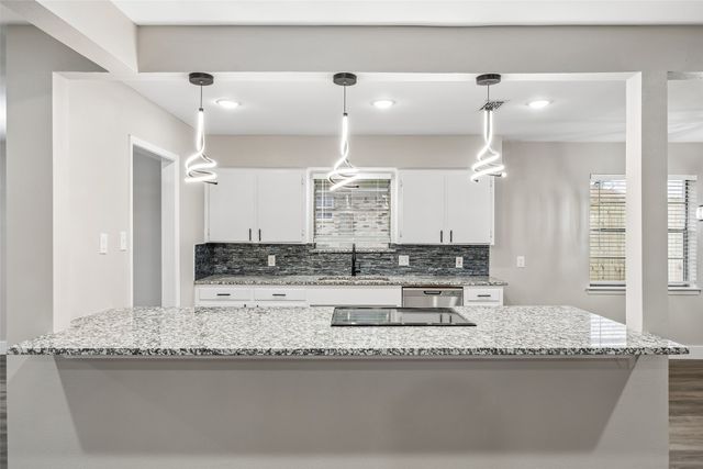 1702 Northcrest Drive, Arlington, TX 76012