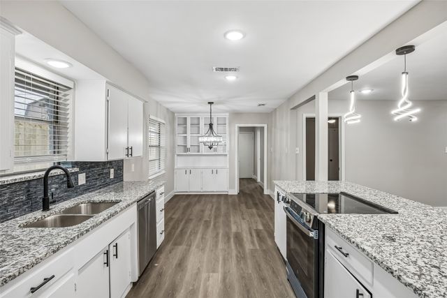 1702 Northcrest Drive, Arlington, TX 76012