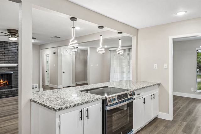 1702 Northcrest Drive, Arlington, TX 76012