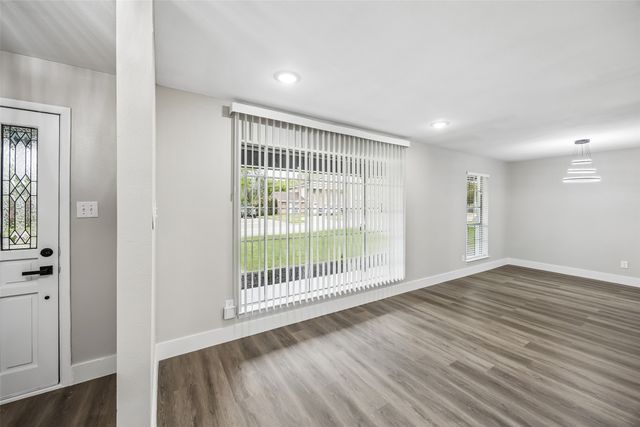 1702 Northcrest Drive, Arlington, TX 76012