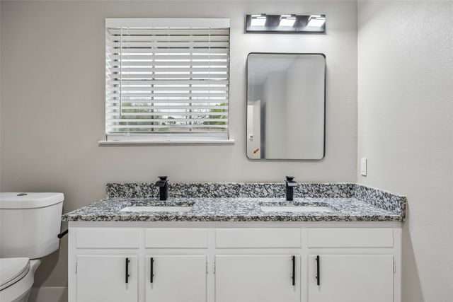 1702 Northcrest Drive, Arlington, TX 76012