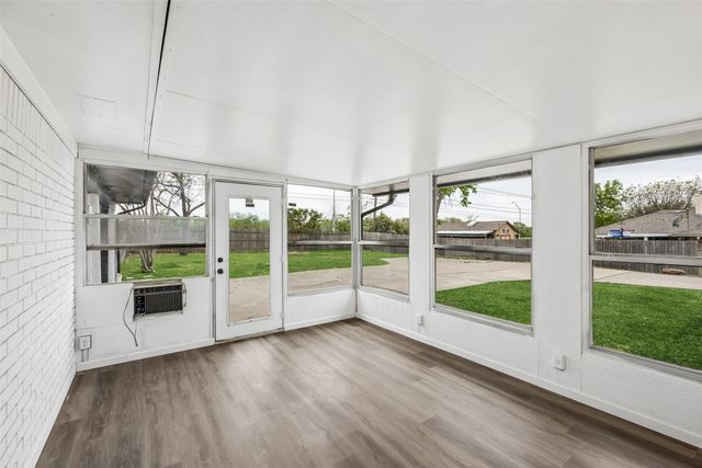 1702 Northcrest Drive, Arlington, TX 76012