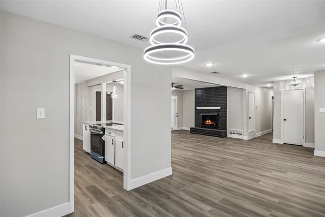 1702 Northcrest Drive, Arlington, TX 76012