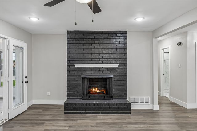 1702 Northcrest Drive, Arlington, TX 76012