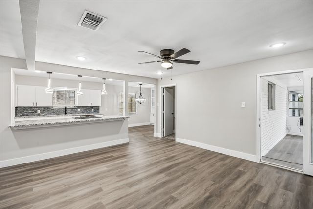 1702 Northcrest Drive, Arlington, TX 76012