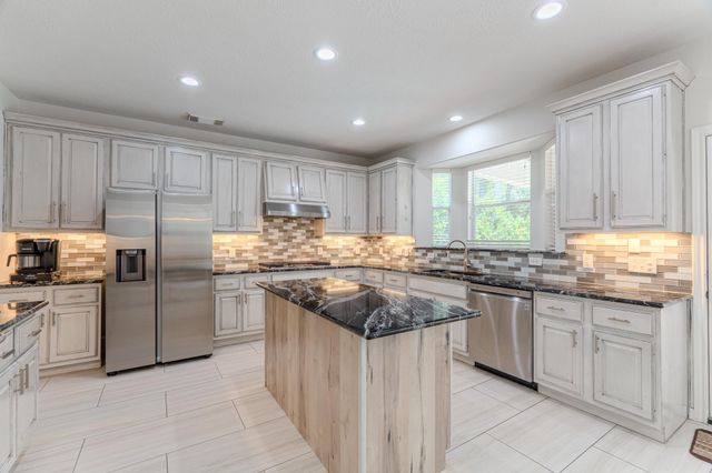 7 Stickley Court, The Woodlands, TX 77382