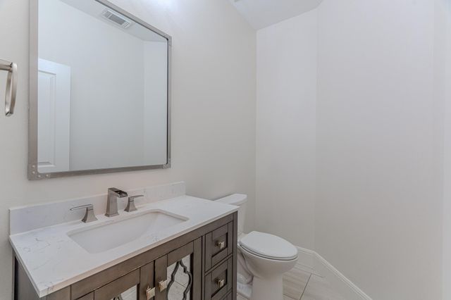 7 Stickley Court, The Woodlands, TX 77382