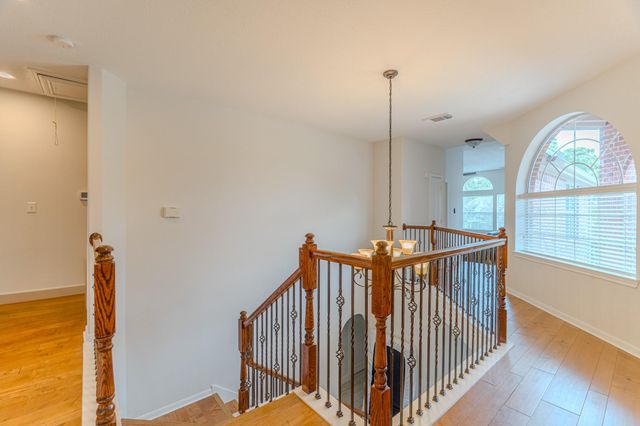 7 Stickley Court, The Woodlands, TX 77382