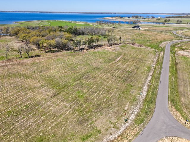 330 Lakewood Lane, Honey Grove, TX 75446