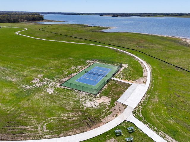 330 Lakewood Lane, Honey Grove, TX 75446