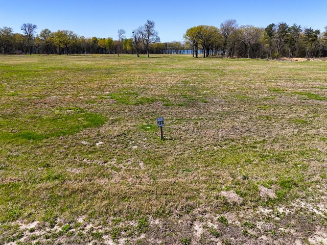 330 Lakewood Lane, Honey Grove, TX 75446