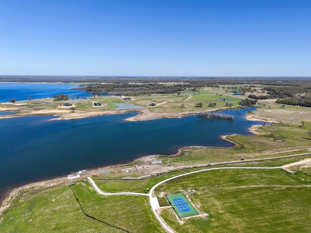 330 Lakewood Lane, Honey Grove, TX 75446