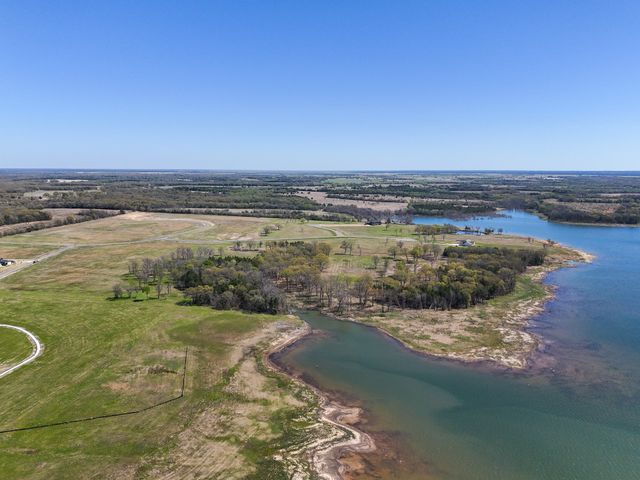 330 Lakewood Lane, Honey Grove, TX 75446