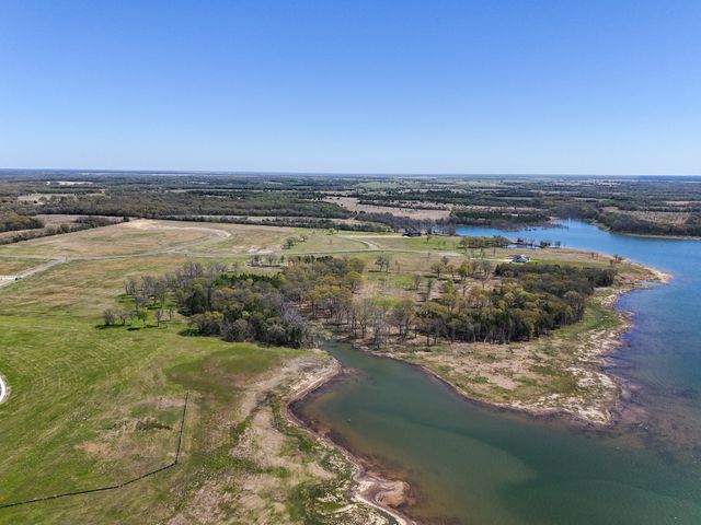 330 Lakewood Lane, Honey Grove, TX 75446