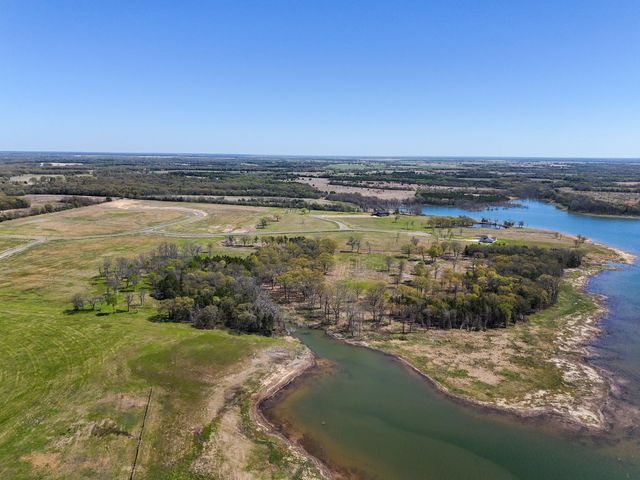 330 Lakewood Lane, Honey Grove, TX 75446