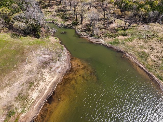 330 Lakewood Lane, Honey Grove, TX 75446