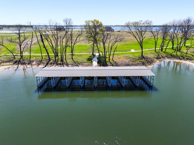 330 Lakewood Lane, Honey Grove, TX 75446