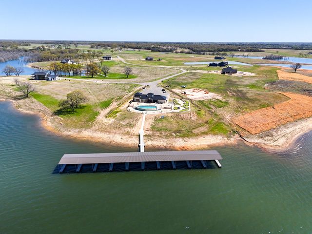 330 Lakewood Lane, Honey Grove, TX 75446