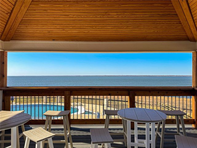 330 Lakewood Lane, Honey Grove, TX 75446