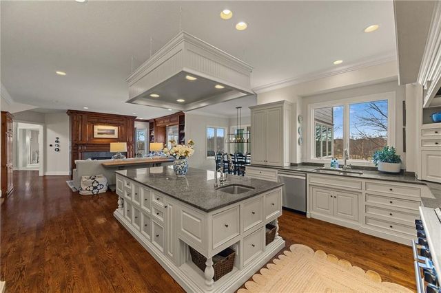 3700 W 153rd Street, Overland Park, KS 66224