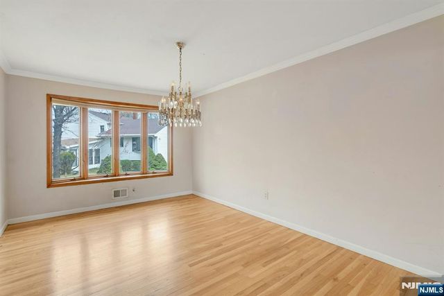 9 Hemlock Drive, Paramus, NJ 07652