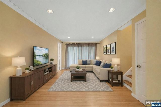 9 Hemlock Drive, Paramus, NJ 07652