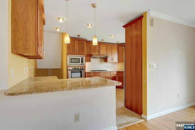 9 Hemlock Drive, Paramus, NJ 07652