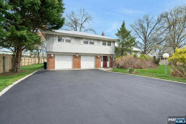 9 Hemlock Drive, Paramus, NJ 07652