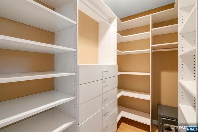 9 Hemlock Drive, Paramus, NJ 07652