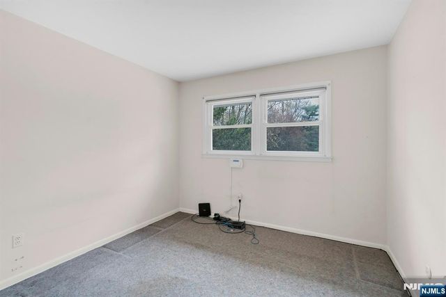 9 Hemlock Drive, Paramus, NJ 07652