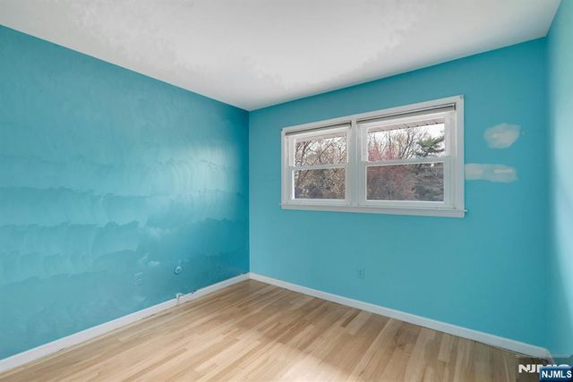 9 Hemlock Drive, Paramus, NJ 07652