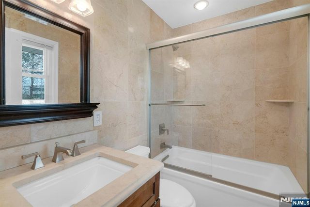 9 Hemlock Drive, Paramus, NJ 07652