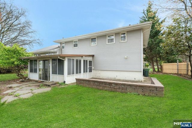 9 Hemlock Drive, Paramus, NJ 07652