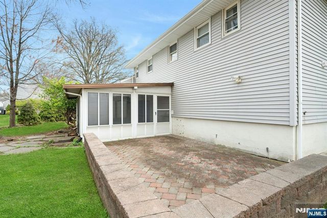 9 Hemlock Drive, Paramus, NJ 07652