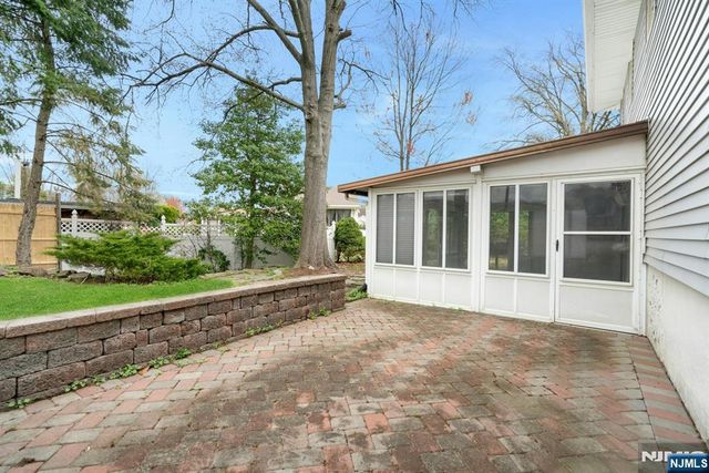 9 Hemlock Drive, Paramus, NJ 07652