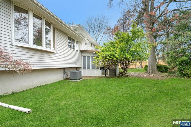 9 Hemlock Drive, Paramus, NJ 07652