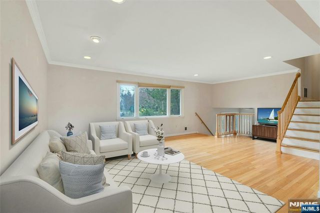 9 Hemlock Drive, Paramus, NJ 07652