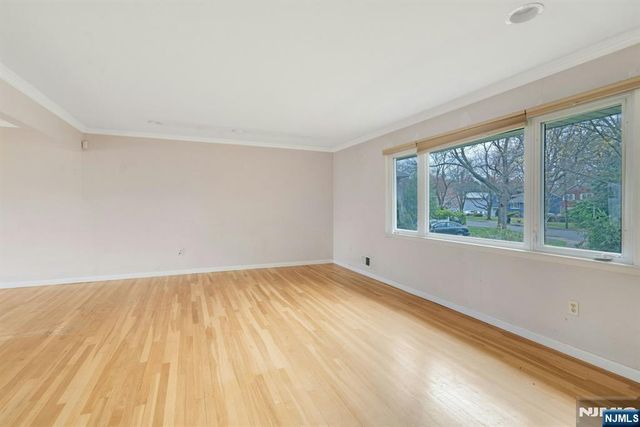 9 Hemlock Drive, Paramus, NJ 07652