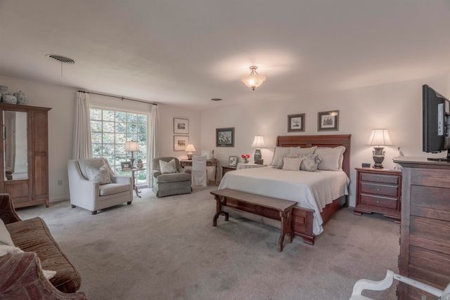 1284 Meadow Lea Dr, Baton Rouge, LA 70808