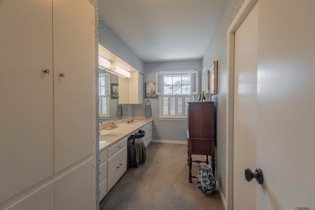1284 Meadow Lea Dr, Baton Rouge, LA 70808
