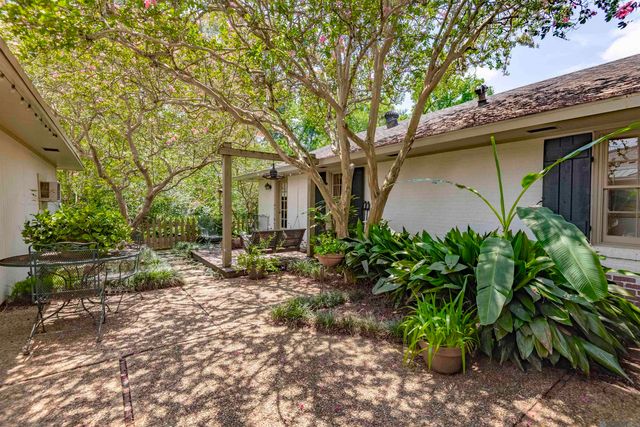 1284 Meadow Lea Dr, Baton Rouge, LA 70808