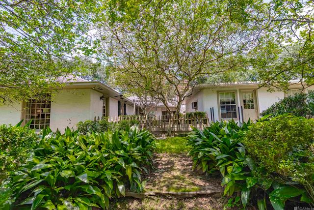 1284 Meadow Lea Dr, Baton Rouge, LA 70808